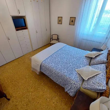 La Casa Rosa Al Mare * Viareggio