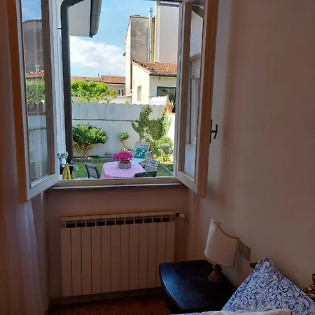 La Casa Rosa Al Mare * Viareggio