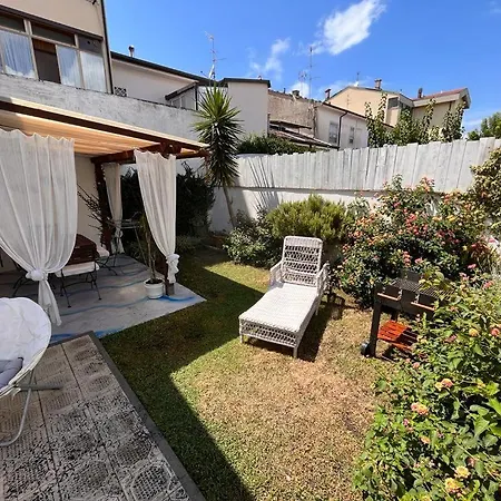 La Casa Rosa Al Mare Ferienhaus Viareggio