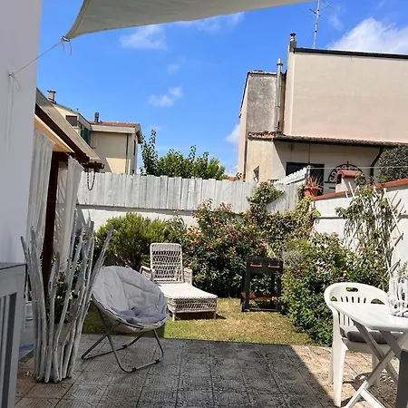 La Casa Rosa Al Mare Ferienhaus Viareggio