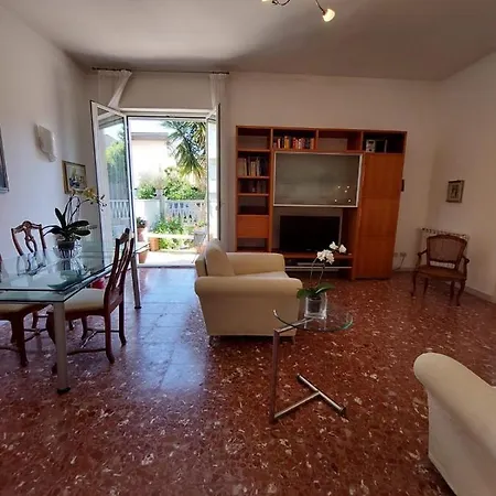 La Casa Rosa Al Mare Tatil Evi Viareggio